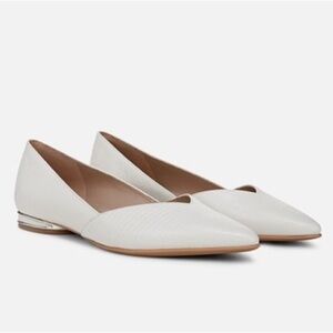Naturalizer White Tan Flats Elegant Pointed-Toe Design